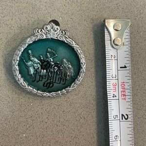 Disney haunted mansion trading/collectable pin